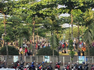 রাজধানীর বিভিন্ন বিনোদনকেন্দ্র ভিড়