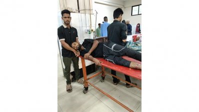 পঙ্গু হাসপাতালে রোগীর ভিড় (ছবি: নাসিরুল ইসলাম) 