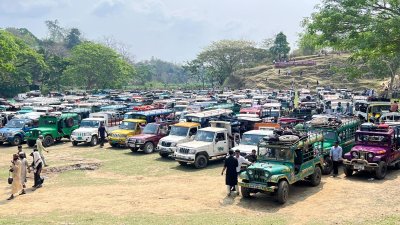সোমবার সকালে খাগড়াছড়ি থেকে চারশোর বেশি গাড়ি সাজেকে প্রবেশ করেছে