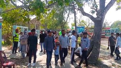 ছুটি কাটাতে দূর-দূরান্ত থেকে সুন্দরবনের পর্যটনকেন্দ্রে ছুটে আসছেন পর্যটকরা