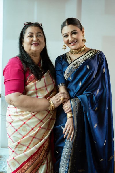 মায়ের সঙ্গে জয়া আহসান