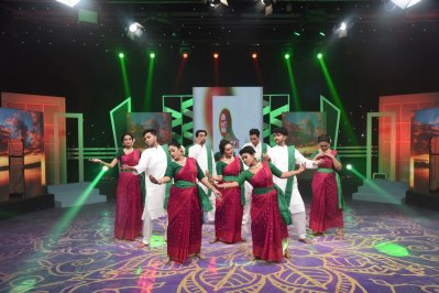 নাচ পরিবেশনা
