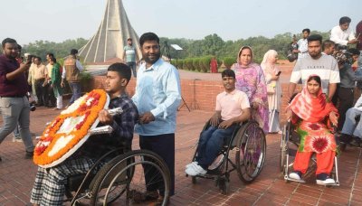 জাতীয় স্মৃতিসৌধে জনতার ঢল