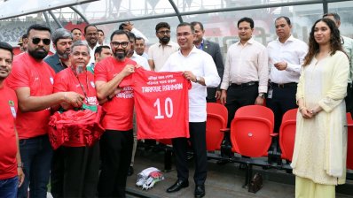 মহান স্বাধীনতা দিবসে সাবেক তারকা ফুটবলারদের অংশগ্রহণে মুখরিত প্রীতি ফুটবল ম্যাচ