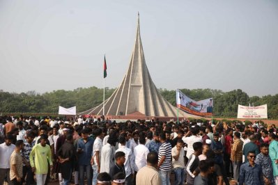 সর্বস্তরের মানুষের শ্রদ্ধা