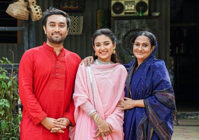একটি দৃশ্যে জোভান, তটিনী ও মিঠু 