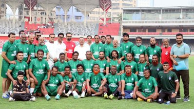 মহান স্বাধীনতা দিবসে সাবেক তারকা ফুটবলারদের অংশগ্রহণে মুখরিত প্রীতি ফুটবল ম্যাচ