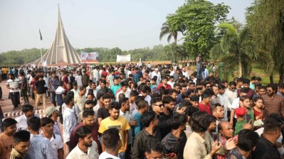 শ্রদ্ধার ফুলে বীর শহীদদের স্মরণ