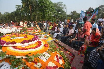 সিআরপি থেকে আগত ব্যক্তিরা শ্রদ্ধা নিবেদন করেন