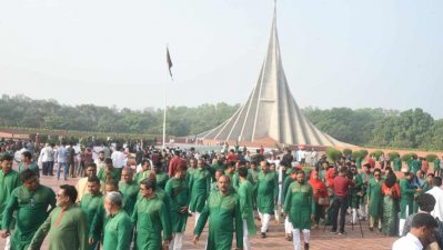 জাতীয় স্মৃতিসৌধে জনতার ঢল