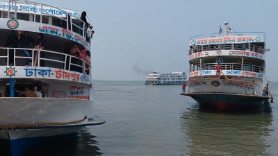 ঈদ শেষে চাঁদপুর নৌপথে যাত্রীদের চাপ, ভাড়া কমানোর নির্দেশনা উপেক্ষার অভিযোগ