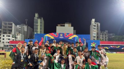 সাফ জয়ী দল। 