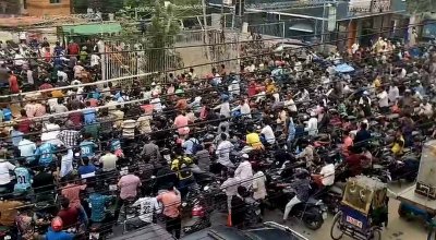 ঘণ্টার পর ঘণ্টা অপেক্ষা করেও মিলছে না তেল