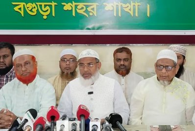 সংবাদ সম্মেলন করে বিএনপি প্রার্থীর বিরুদ্ধে বিভিন্ন অভিযোগ তোলেন জামায়াতের প্রার্থী আবিদুর রহমান