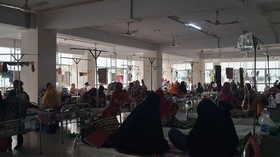 সুস্থ হয়ে বাড়ি ফেরার কয়েক দিন পরই অসুস্থ হয়ে শিশুদের আবার হাসপাতালে ভর্তি হতে হচ্ছে