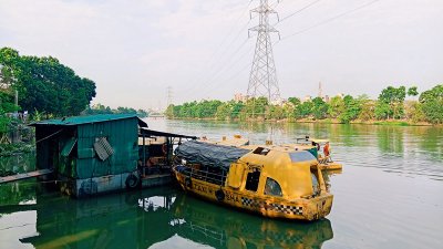 বন্ধের শঙ্কায় হাতিরঝিলের ওয়াটার ট্যাক্সি