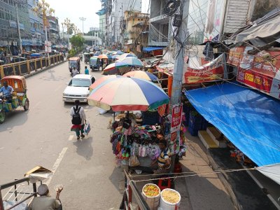 এসব দোকান বসার নেপথ্যে আছে কোটি টাকার চাঁদাবাজি