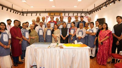চিত্র ক্যাম্প &lsquo;সম্প্রীতি&rsquo;র উদ্বোধন অনুষ্ঠানে অতিথি ও অংশগ্রহণকারীরা