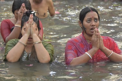 লাঙ্গলবন্দে ব্রহ্মপুত্র নদে সনাতন হিন্দুধর্মাবলম্বীদের মহাঅষ্টমী পুণ্যস্নান