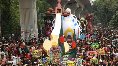 নানা মোটিভে বৈশাখী শোভাযাত্রা। (ছবি: নাসিরুল ইসলাম)