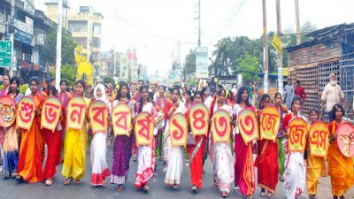 বর্ণাঢ্য আয়োজনে খুলনায় বর্ষবরণ