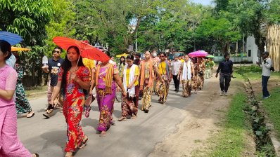 তবে বেশ কিছু বছর ধরে পার্বত্য অঞ্চলের পাহাড়ে বৈসাবি শব্দটি নিয়ে বিতর্ক চলছে