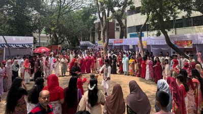 উৎসবমুখর পরিবেশে জবিতে পালিত হলো বর্ষবরণ 
