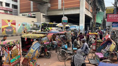 রাজধানীর রাজপথে অটোরিকশা (ছবি: বাংলা ট্রিবিউন) 