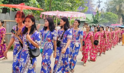 নতুন বছরকে বরণ করে নিতে পাহাড়ের বিভিন্ন জনগোষ্ঠী নানা নামে উৎসব উদযাপন করছেন