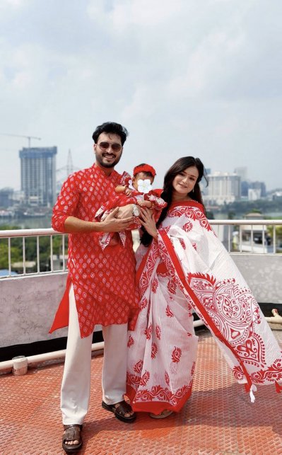 স্বপরিবারে বৈশাখ উদযাপন করছেন শায়লা খানম নাদিয়া