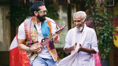 দোতারা হাতে বৈশাখী আনন্দে মেতেছেন আরিফিন শুভ