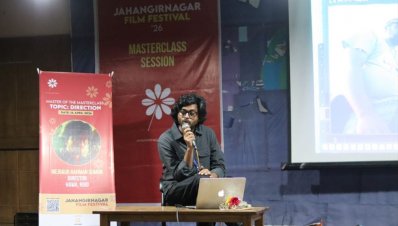 বক্তব্য রাখছেন মেজবাউর রহমান সুমন