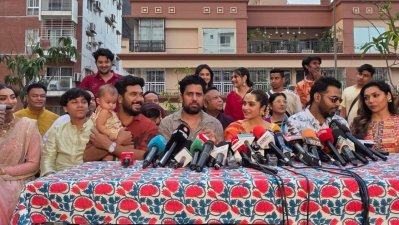 সংবাদ সম্মেলনে নাটকের কলাকুশলী ও নির্মাতারা