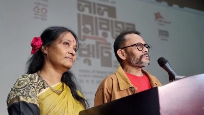 স্বামী নির্মাতা নুরুল আলম আতিকের পাশে প্রযোজক মাতিয়া বানু শুকু
