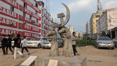 শহীদ বেদি এখন &lsquo;প্রতিবাদের প্রতীক&rsquo;