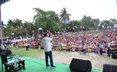 যশোর ঈদগাহ ময়দানে জেলা বিএনপি আয়োজিত জনসভায় বক্তব্য রাখেন প্রধানমন্ত্রী