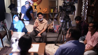 নাটকের সেটে নির্মাতা ও কলাকুশলীরা