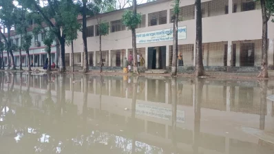 পানি নিষ্কাশনের সুষ্ঠু ব্যবস্থা না থাকায় মাঠে জলাবদ্ধতা সৃষ্টি হয়