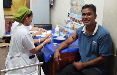 আক্রান্তরা বাইরে থেকে চড়া দামে টিকা কিনতে বাধ্য হচ্ছেন