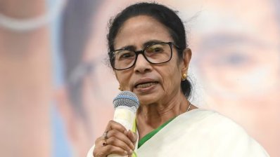 তৃণমূলে ভাঙন চূড়ান্ত: বিরোধীদলীয় নেতা বহিষ্কৃত ঋতব্রত, মমতাকে ‘উপদেষ্টা’ হওয়ার প্রস্তাব