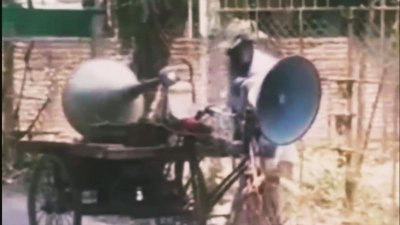 জনসাধারণকে সতর্ক করতে মাইকিং