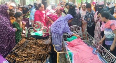 লাশগুলো দেখে কান্নায় ভেঙে পড়েন স্বজনরা