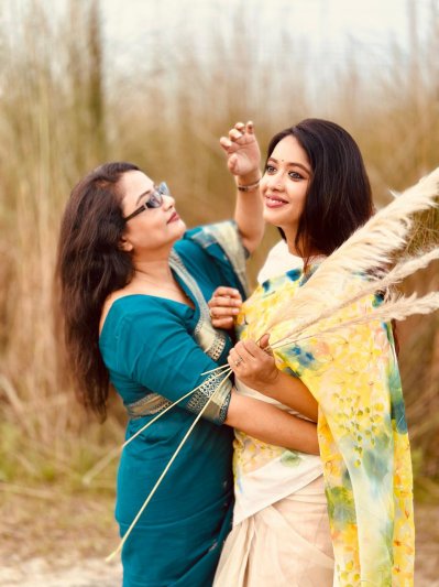 মায়ের স্নেহে ঐশী