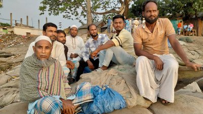 নিবন্ধনের বাইরে থাকায় আরও কয়েক হাজার জেলে সরকারি সহায়তা পান না