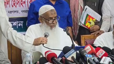 ব্রিফিং করছেন ধর্মমন্ত্রী কাজী শাহ মোফাজ্জল হোসাইন কায়কোবাদ