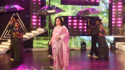 রুনা লায়লা রাঙিয়েছেন এবারের ঈদ আনন্দমেলা