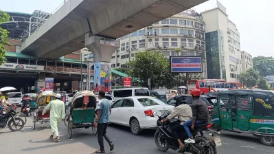 রাজধানীর সব সিগন্যালে এআই ক্যামেরা চালু না হলেও ভীতি কাজ করছে চালকদের। ছবি: বাংলা ট্রিবিউন