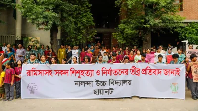 রামিসাসহ সকল শিশু হত্যার বিচার দাবিতে মানববন্ধন করছে ছায়ানটের খুদে শিক্ষক, শিক্ষার্থী ও তাদের অভিভাবকেরা। ছবি: আহাদুল করিম খান