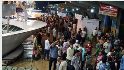 ঈদুল আজহাকে সামনে রেখে রাজধানীর সদরঘাট লঞ্চ টার্মিনালে শুরু হয়েছে ঘরমুখো মানুষের বাড়ি ফেরা