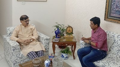 মাহমুদুর রহমান মান্নার সাক্ষাৎকার নিচ্ছেন বাংলা ট্রিবিউনের প্রতিবেদক মহসীন কবির